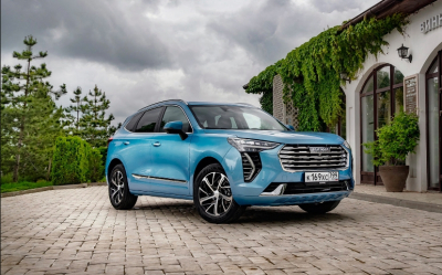 Россияне поделились необычными способами ухода за автомобилем: от полировки фар болгаркой до чистки салона майонезом