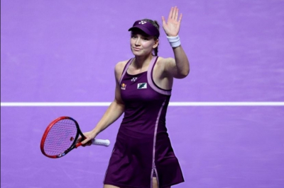 Рыбакина победила Швёнтек на Итоговом турнире, разгромив в решающем сете 6:0