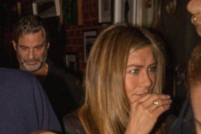 Энистон и Кертис вместе: звезды не скрывают своего романа на публичном выходе