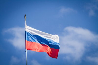 Сергей Павлович вышел с флагом России на дуэль взглядов перед турниром UFC